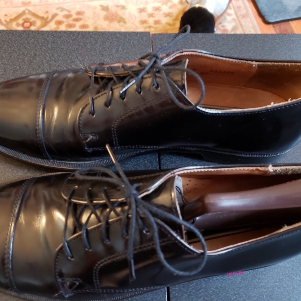 GUC Cole Hann Black Cap Toe Dress Choes